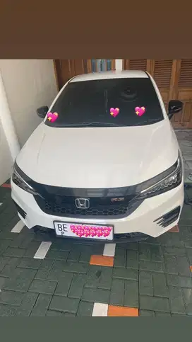 City hatchback warna putih