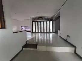 Batununggal, Bandung Rumah Besar 2 Lantai Lingkungan Nyaman