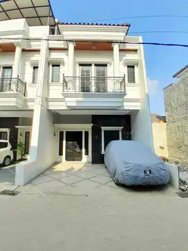 Townhouse mewah 2lantai ready stok termurah dijakarta selatan