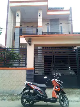 Rumah mewah pinggir jalan umum