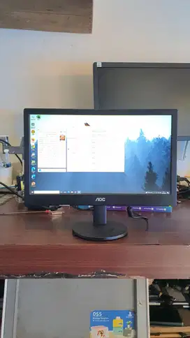 Layar Monitor LED 16inch wide / Mulus / Siap Pakai