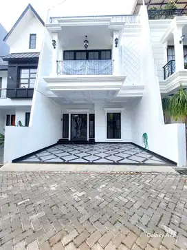 Rumah Mewah Dengan Rofftoop Di dalam Cluster Di Jakarta Selatan