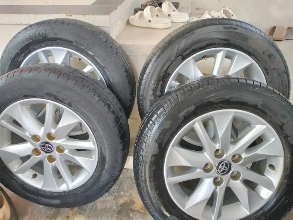 VELG & BAN BEKAS INNOVA REBORN