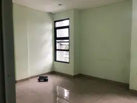 Ruko Batununggal 3 Lantai Lokasi Strategis Siap pakai