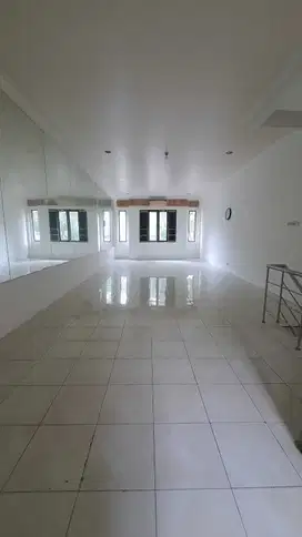 Disewakan Ruko 3 Lantai Strategis Dekat Komplek Terkenal Di Antapani