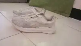 Dijual Sepatu (Diadora)