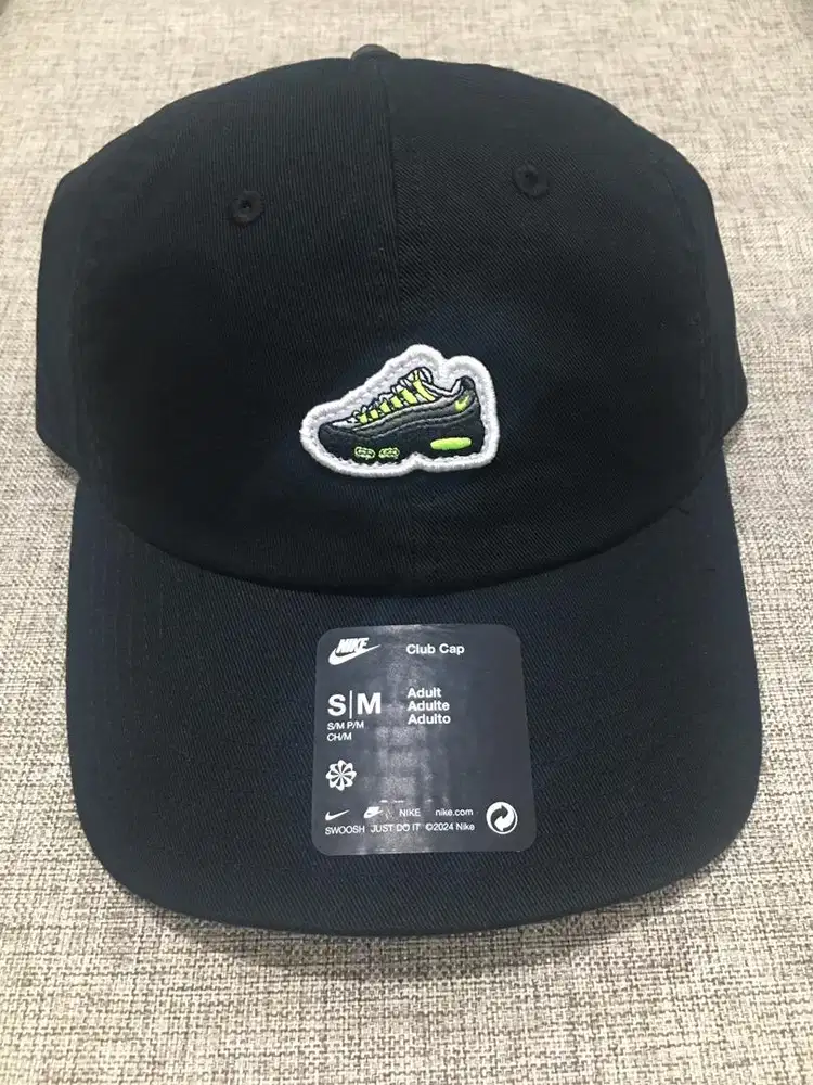 topi nike air max 95