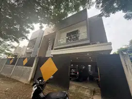 Rumah mewah pinggir jalan