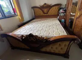 Dijual Tempat Tidur plus kasur, Lemari Dua Pintu, Keyboard Yamaha