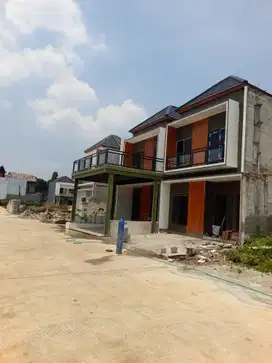Rumah mewah pinggir jalan raya selangkah ke tol jatiwarna SHM sdh peca
