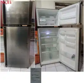 *READY STOK* 
KULKAS 2.pintu SHARP
semi jumbo