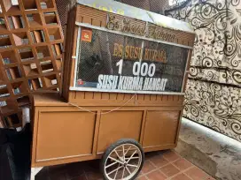 Gerobak dengan etalase