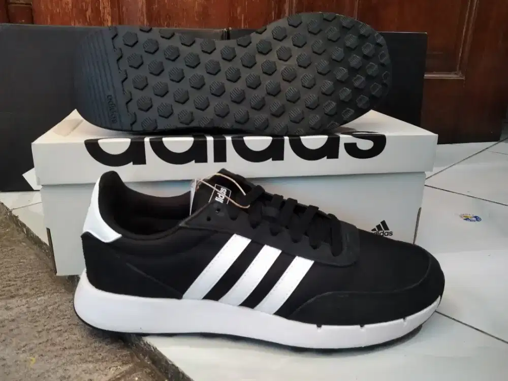 Sepatu Adidas run 60s sizs 42 murah