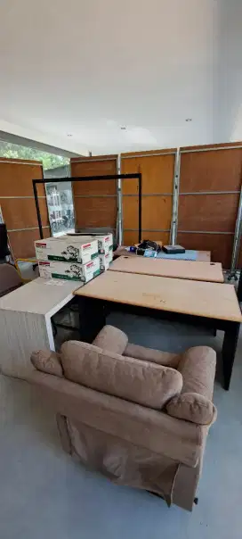 Meja kantor dan belajar layak pakai