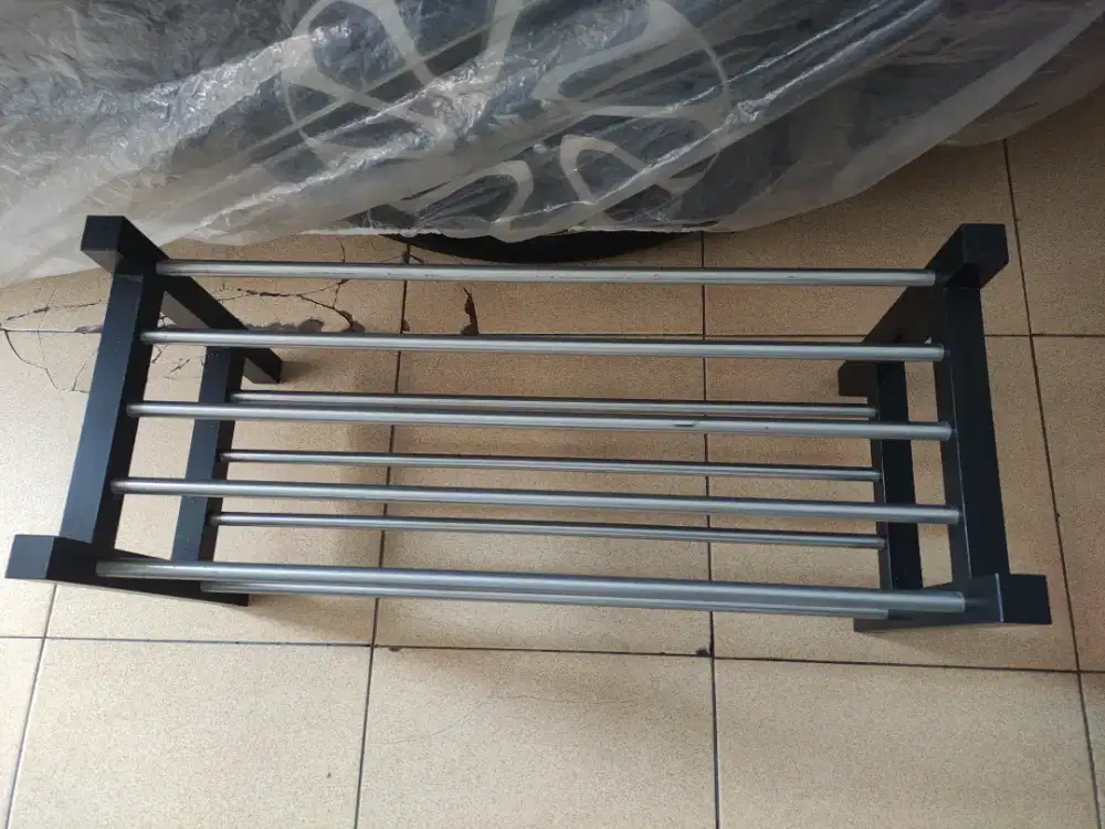 Pre loved Rak sepatu ikea tjusig (informa,ace hardware, azko,krisbow)