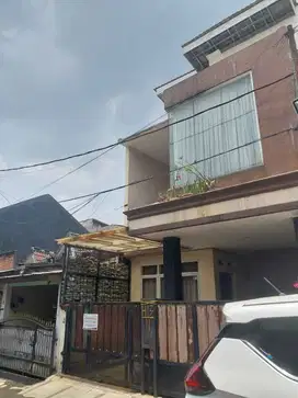 Rumah minimalis di villa dago toll pamulang