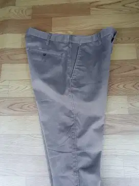 DIJUAL CELANA PANJANG MEREK UNIQLO size 34 original