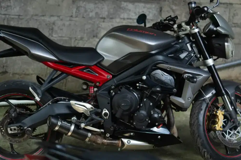 Dijual Triumph Street Triple 675 (2013) – Naked Bike Istimewa