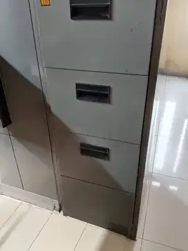 Filing kabinet 4 pintu