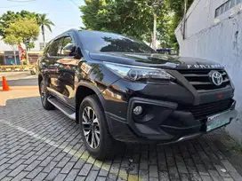 Toyota Fortuner hitam 4x2 AT TRD Sportivo th 2019