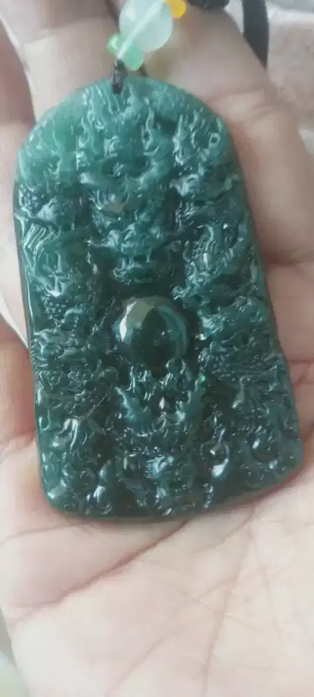 Jadeite jade giok Burma type A naga
