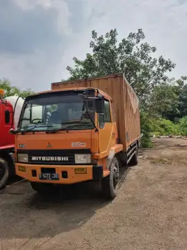 Mitsubishi Fuso FM 517 H th 2002