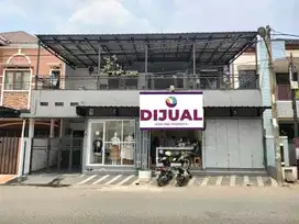 Dijual rumah 2 lantai + 3 unit kios di Boulevard Grand Galaxy City