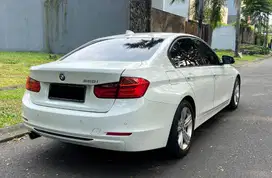 TDP 15JUTA Kredit BMW 320i F30 Sport AT 2014 Putih Data Daerah dibantu