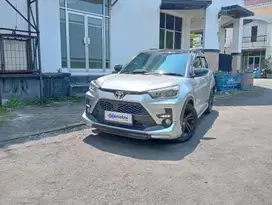 Like New - TOYOTA RAIZE 1.0 GR SPORT TWO TONE BENSIN A/T 2022 SILVER