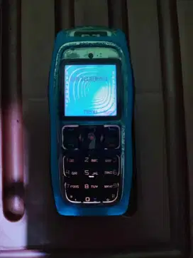 Nokia 3220 + Charger