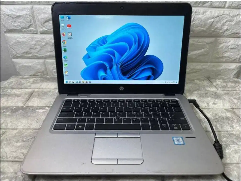 Laptop HP ELITEBOOK 820 G3 Core i5-6200U Ram 8GB 12,5inch N-WKJ3