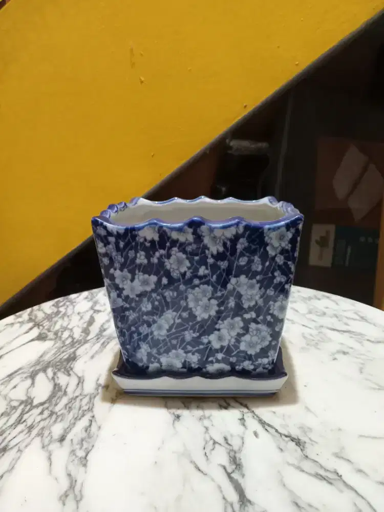 Vas bunga segi empat