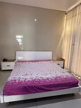 Kasur set dan nakas (tempat tidur) layak pakai  merek informa