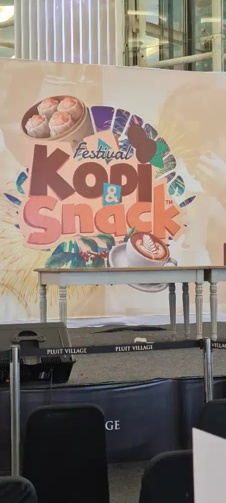 Jaga stand kopi di Mal Pluit Village