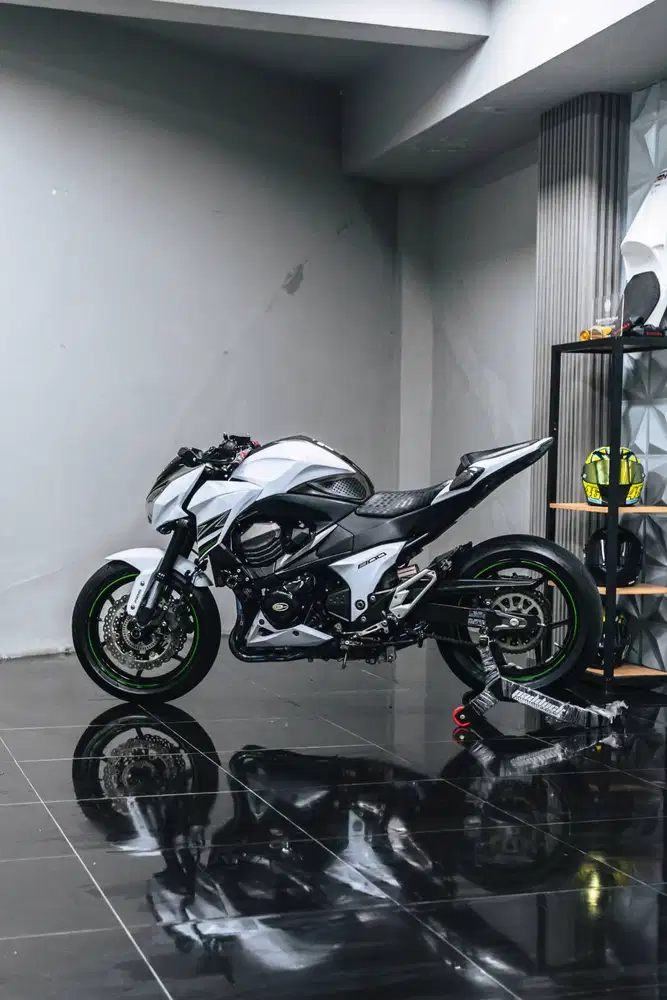 KAWASAKI Z800 WHITE 2014