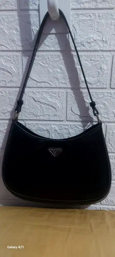 Tas shoulder Prada ( tas bahu )