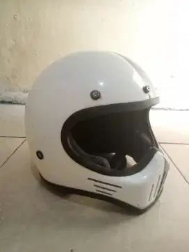 Helm cakil putih