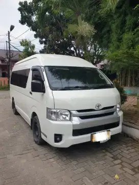 HIACE Commuter 2024