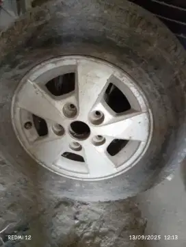 Velg dan ban bekas