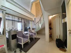 Sewa Rumah Town House Riviera Mansion Waterplace Pakuwon Indah