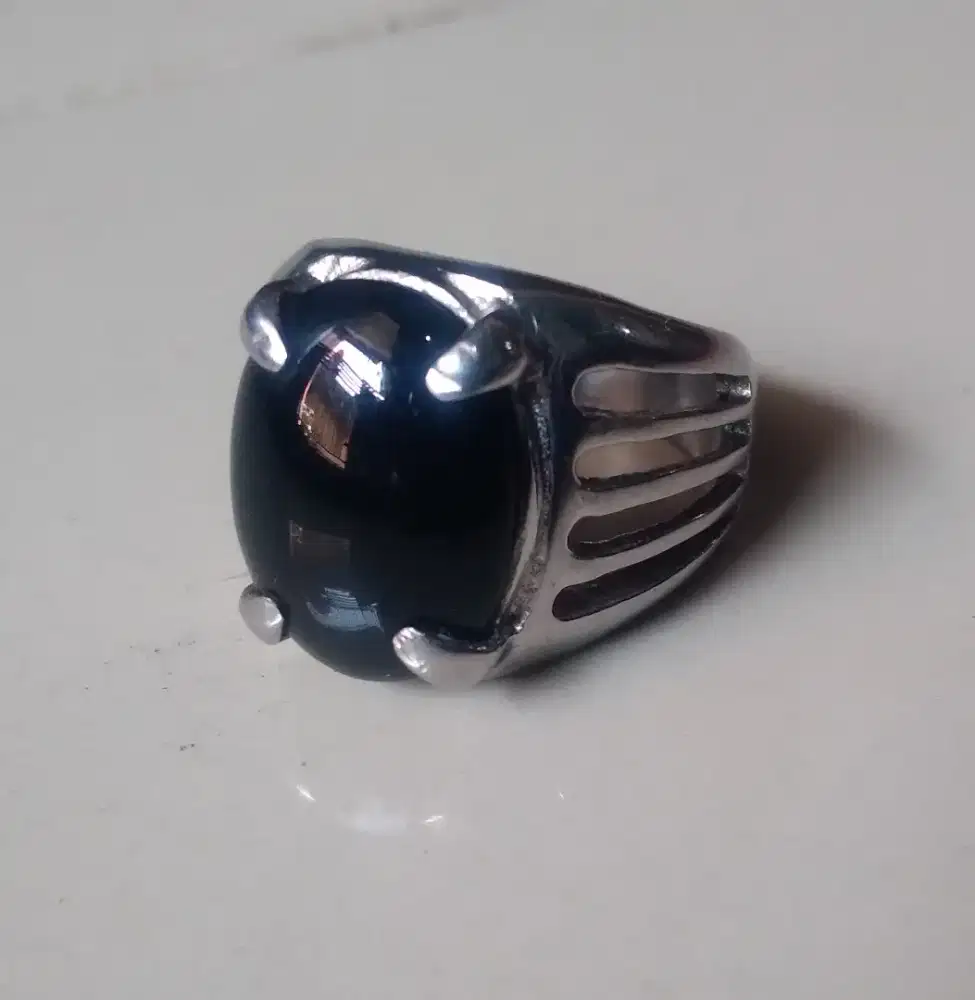 Batu satam ring titanium kokoh UK 7