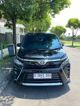 Toyota Voxy 2.0 AT Thn 2019