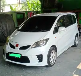 Honda freed putih tahun 2009 , body mulus, Ac dingin, kaki kaki aman,