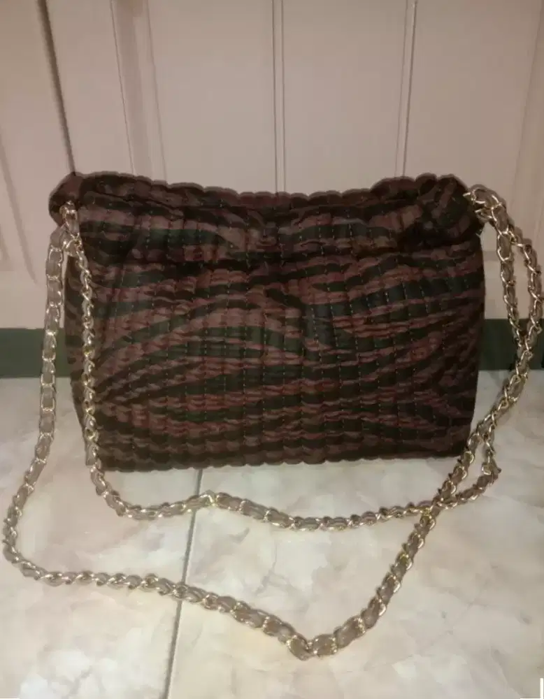 Tas pesta cokelat rantai