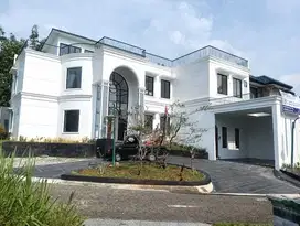 DIJUAL RUMAH 3LANTAI PREMIUM KOLAM RENANG BAGUS HARGA NEGO SENTUL CITY