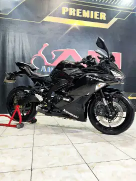 Kawasaki Ninja ZX25R STD REG 2022 Odo 5rb glossy black