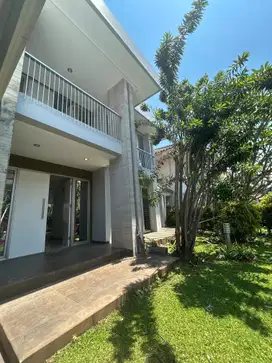 Disewakan Rumah 2 lantai baru renovasi di Taman Giri Loka BSD