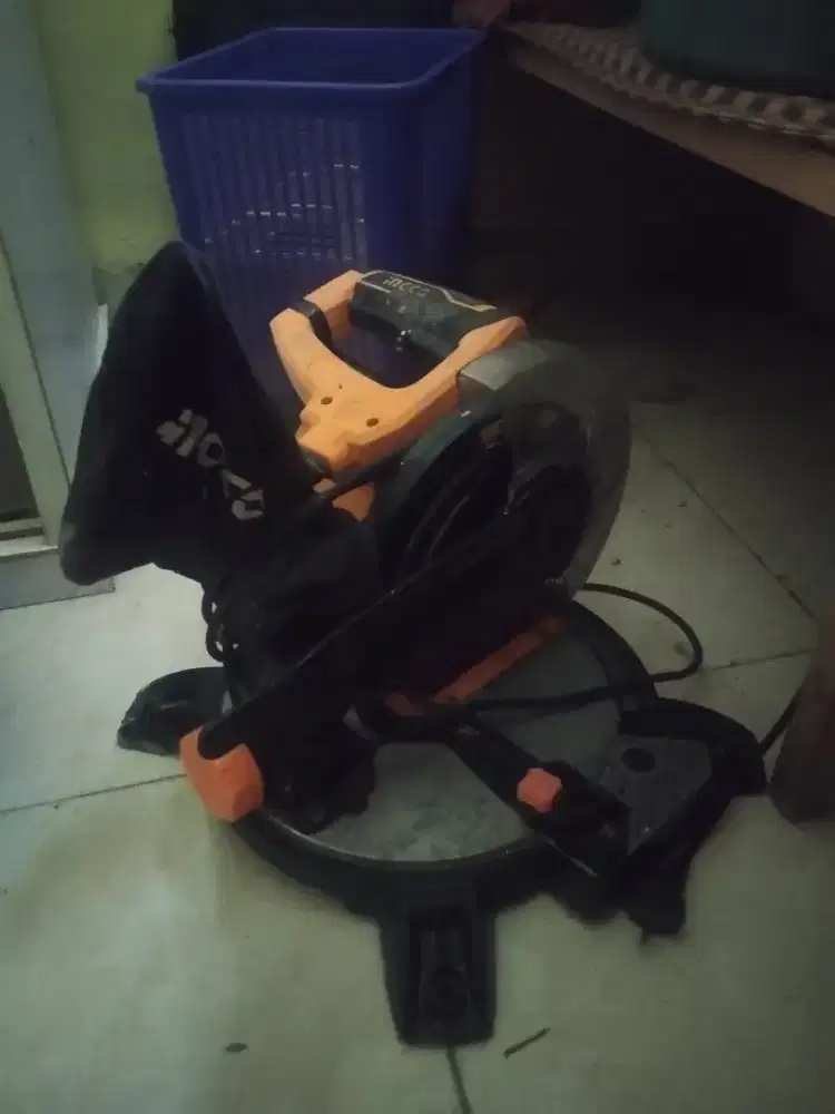 Alat Pemotong Aluminium