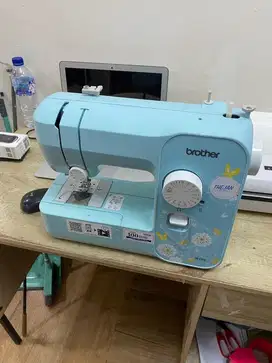 Mesin jahit portable Brother JK17B