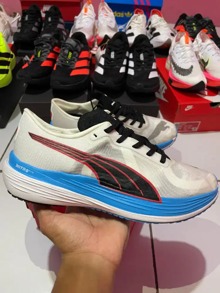 Sepatu running dari puma